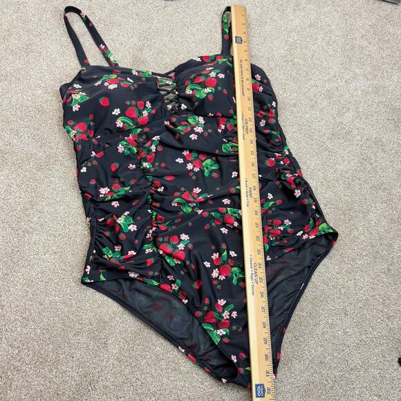 Torrid Wireless Lattice One Piece Swimsuit Strawberries Print Womens Sz 2X Retro - Picture 11 of 11